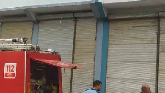 Elektrikten yangın çıktı, 14 kişi hastaneye kaldırıldı