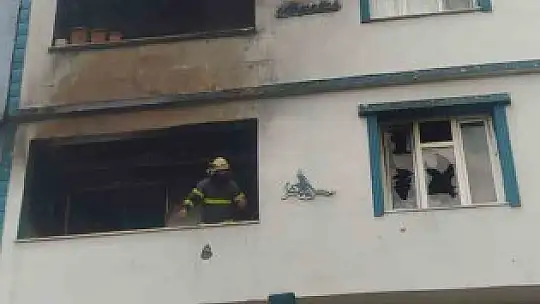 Elektrikten yangın çıktı, 14 kişi hastaneye kaldırıldı