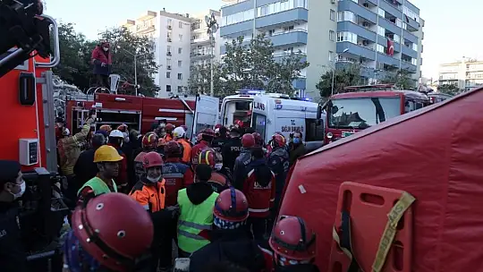 3 yaşındaki Elif bebek enkazın altından sağ çıkarıldı