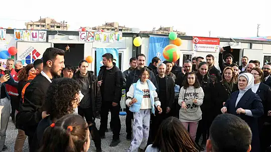 Emine Erdoğan, BM Habitat İcra Direktörü Sharif ile deprem bölgesine gitti