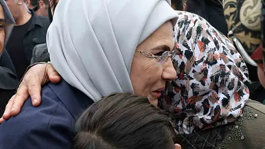 Emine Erdoğan, BM Habitat İcra Direktörü Sharif ile deprem bölgesine gitti