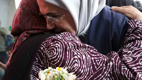 Emine Erdoğan, BM Habitat İcra Direktörü Sharif ile deprem bölgesine gitti