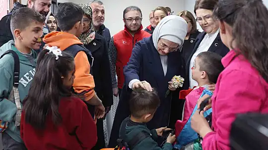 Emine Erdoğan, BM Habitat İcra Direktörü Sharif ile deprem bölgesine gitti