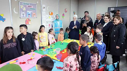 Emine Erdoğan, BM Habitat İcra Direktörü Sharif ile deprem bölgesine gitti