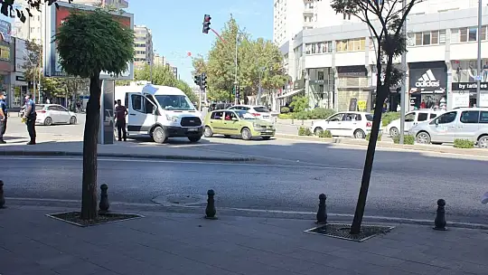 Emniyet Müdürlüğü yakınlarında bomba paniği