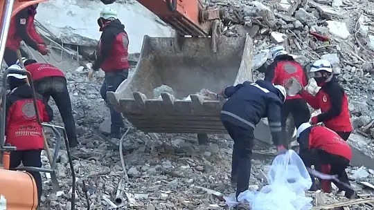 Emre Apartmanı'nda arama kurtarma çalışmaları 38. saatinde