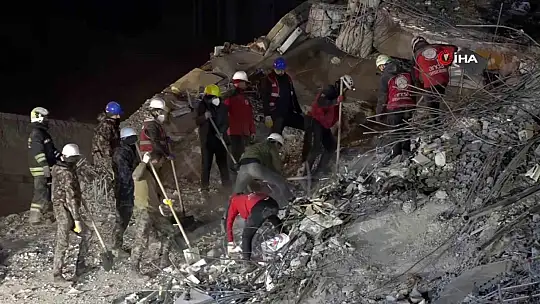 Emre Apartmanı'nda arama kurtarma çalışmaları 90. saatinde