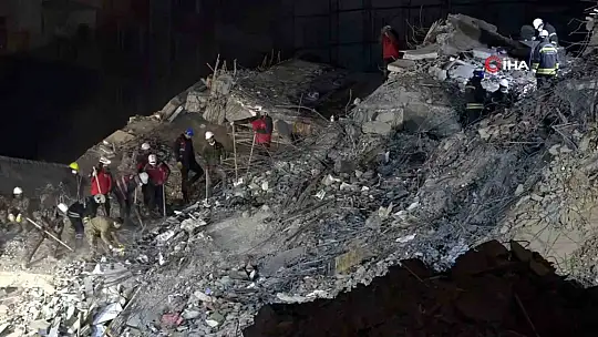 Emre Apartmanı'nda arama kurtarma çalışmaları 90. saatinde