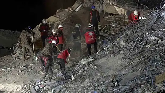 Emre Apartmanı'nda arama kurtarma çalışmaları 90. saatinde