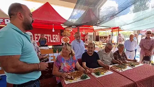 En hızlı baklava yeme yarışmasında birinci oldu: Bir tepsi baklavayı kaptı