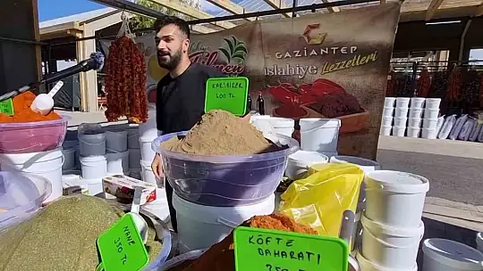 En hızlı baklava yeme yarışmasında birinci oldu: Bir tepsi baklavayı kaptı