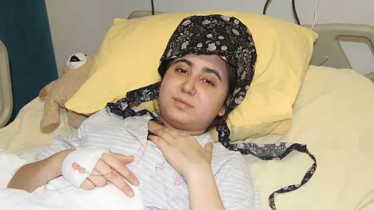 Enkaz altında 8 yaşındaki oğlunu emzirerek susuzluğunu giderdi