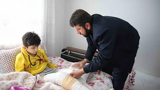 Enkaz altında kabusu yaşadı, üç gün sonra bacağı kesilmiş halde bulundu