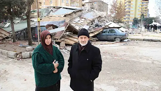 Enkaz altında kalmaktan dakikalarla kurtuldular