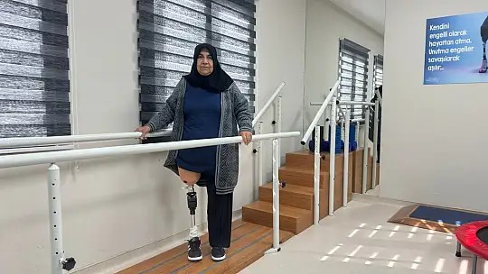 Enkazda eşini ve sağ bacağını kaybeden kadın protezine kavuştu