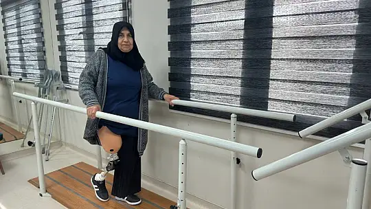 Enkazda eşini ve sağ bacağını kaybeden kadın protezine kavuştu