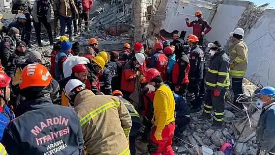 Enkazdan 129. saatte 6 kişi kurtarıldı
