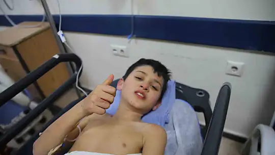 Enkazdan 156 saat sonra kurtulan 9 yaşındaki Semih'in 'Muslera' hayali gerçek oldu