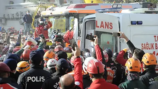 Enkazdan 91 saat sonra kurtarılan minik Ayla, hastaneye getirildi