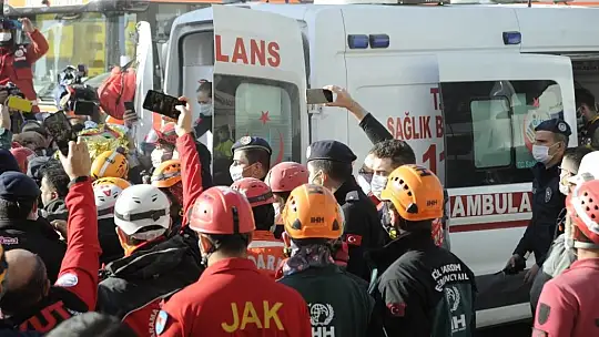 Enkazdan 91 saat sonra kurtarılan minik Ayla, hastaneye getirildi