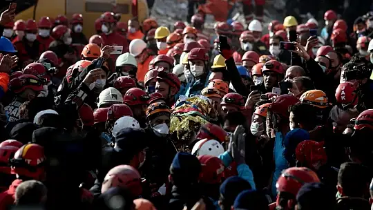 Enkazdan 91 saat sonra kurtarılan minik Ayla, hastaneye getirildi