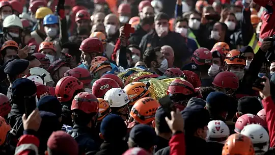 Enkazdan 91 saat sonra kurtarılan minik Ayla, hastaneye getirildi