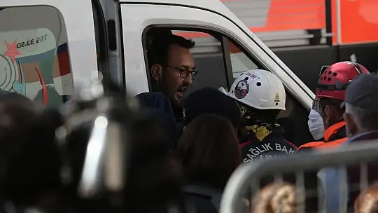 Enkazdan 91 saat sonra kurtarılan minik Ayla, hastaneye getirildi