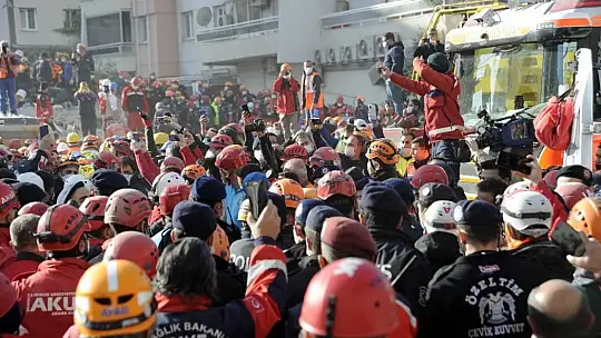 Enkazdan 91 saat sonra kurtarılan minik Ayla, hastaneye getirildi