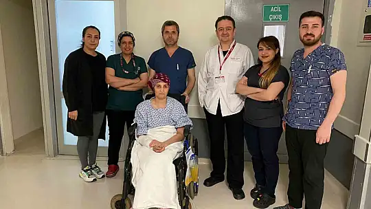 Enkazdan çıkartılan depremzede 54 günlük yaşam mücadelesini kazandı