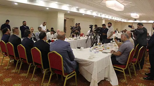 Erbakan, seçime parti olarak kendi adayları gireceklerini açıkladı