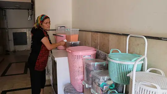 Eşi tarafından terk edilen kadın kirayı ödeyemediği için evden atıldı