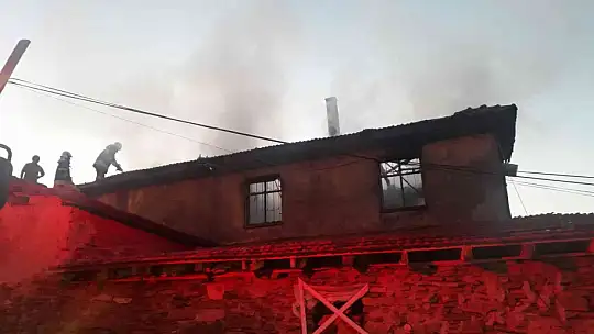 Eşi ve çocukları uyurken evini yakan baba öldü, ailesi ağır yaralı
