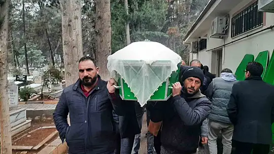 Eşini öldürdükten sonra 'intihar etti' diyen sanığa ağırlaştırılmış müebbet hapis cezası