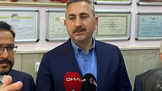 Eski Adalet Bakanı Gül, oyunu Gaziantep'te kullandı