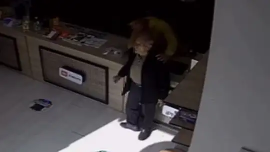 Esnafın 'heimlich manevrası' yaşlı adamın hayatını kurtardı