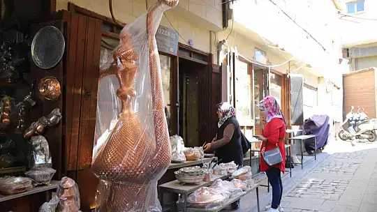 Ev fiyatına devasa bakır ibrik