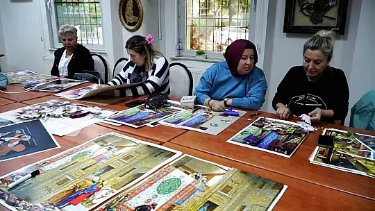 Ev kadınları boş zamanlarını rölyef yaparak değerlendiriyor