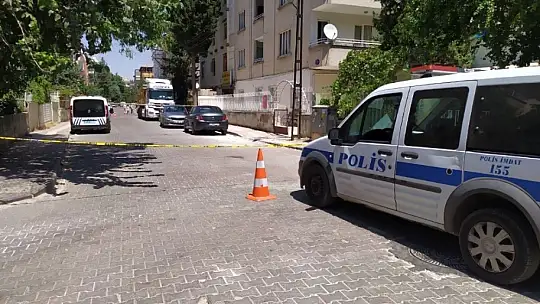 Ev sahibi ile kiracının tartışmasında silahlar konuştu