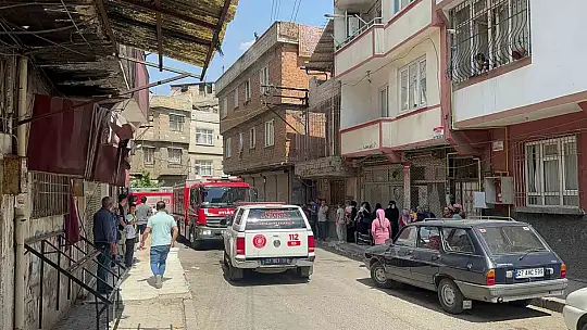 Evde çıkan yangında 2'si bebek 4 kişi dumandan etkilendi