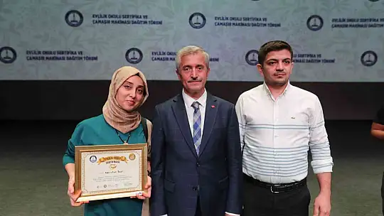 Evlilik okulundan 653 çift daha mezun oldu