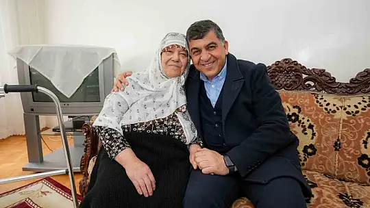 Fadıloğlu, 75 yaşındaki Fazilet İnceman ile peçiç oynadı