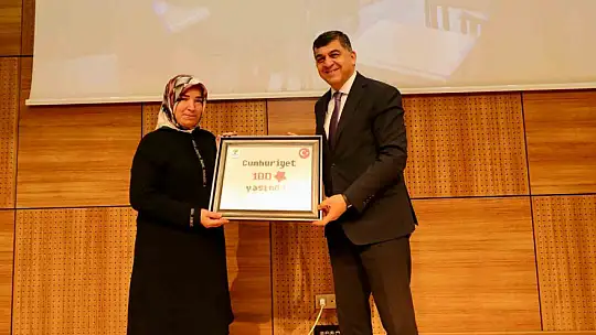 Fadıloğlu, başarılı anne ve çocuklarını ödüllendirdi