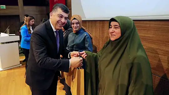 Fadıloğlu, başarılı anne ve çocuklarını ödüllendirdi