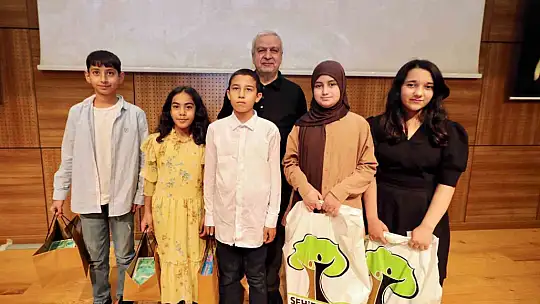 Fadıloğlu, başarılı anne ve çocuklarını ödüllendirdi