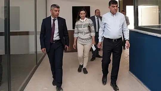 Fadıloğlu, Belkıs Gençlik Kütüphanesi'ni yerinde inceledi