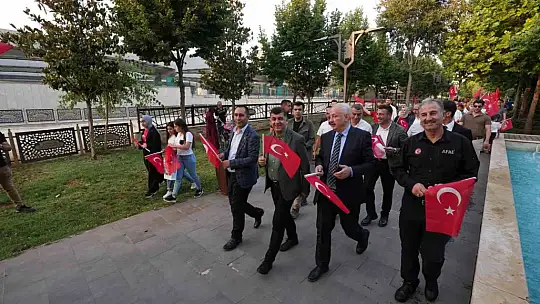 Fadıloğlu, demokrasiye sahip çıkanlara duyduğu şükranı ifade etti