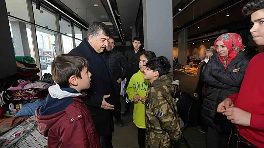 Fadıloğlu depremzedeleri yalnız bırakmıyor