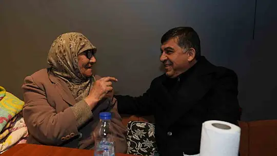 Fadıloğlu depremzedeleri yalnız bırakmıyor