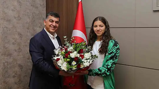 Fadıloğlu, Fenerbahçe'ye transfer olan Beril'i ağırladı