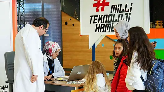 Fadıloğlu, geleceğin deneyapçılarıyla bir araya geldi